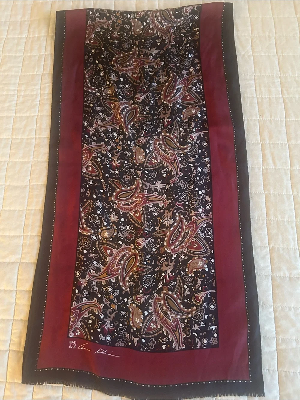 Gorgeous Paisley scarf in Burgundy and Black